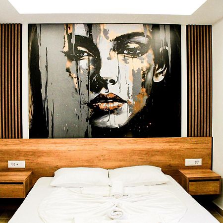 Fori'S Rooms Himare Exterior photo