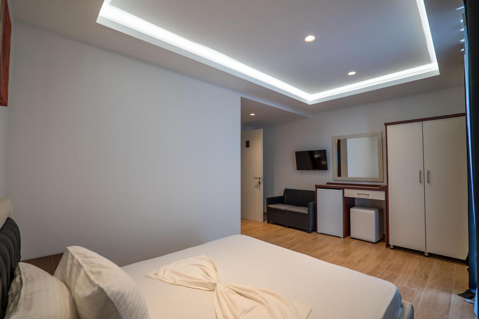 Fori'S Rooms Himare Exterior photo