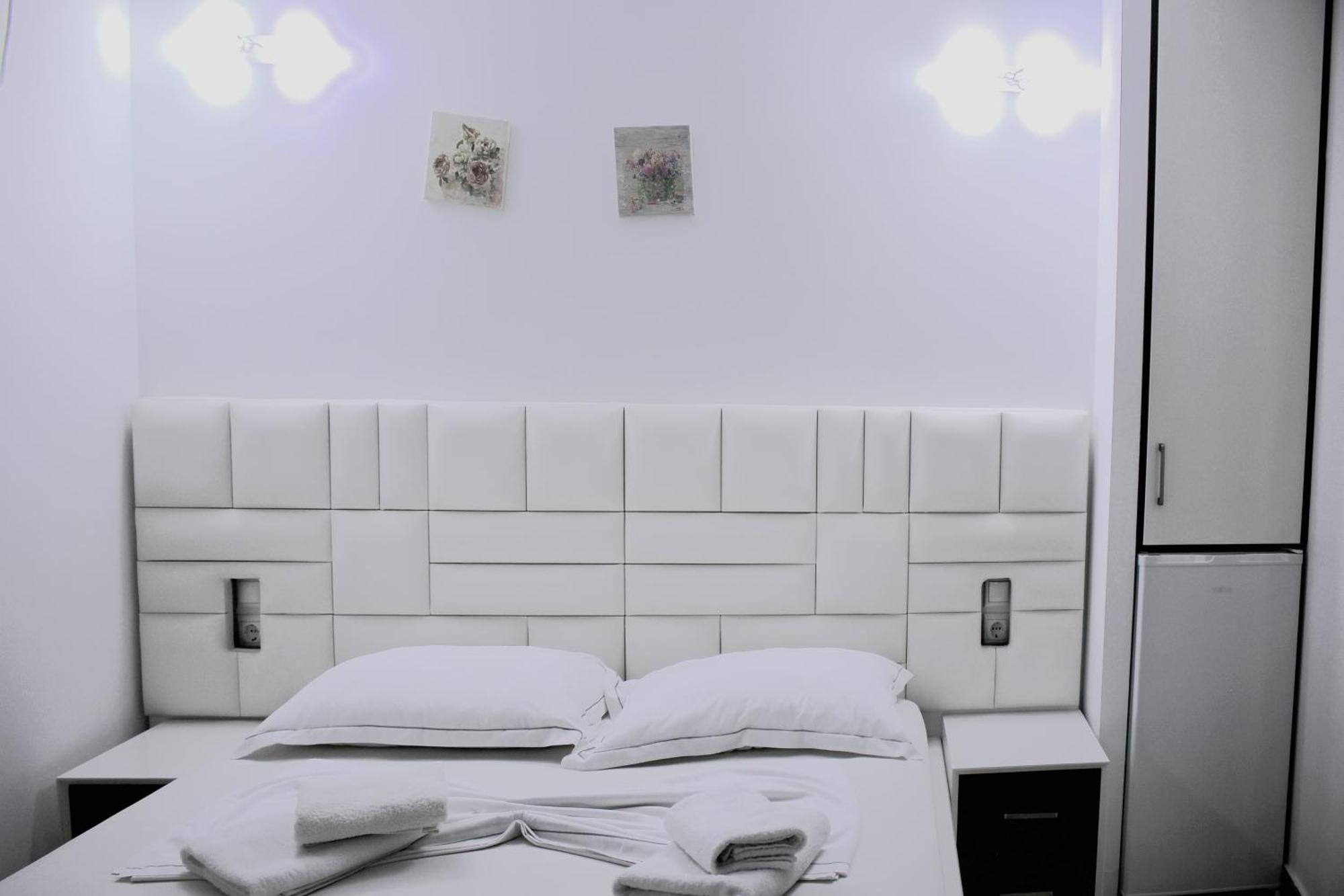 Fori'S Rooms Himare Exterior photo