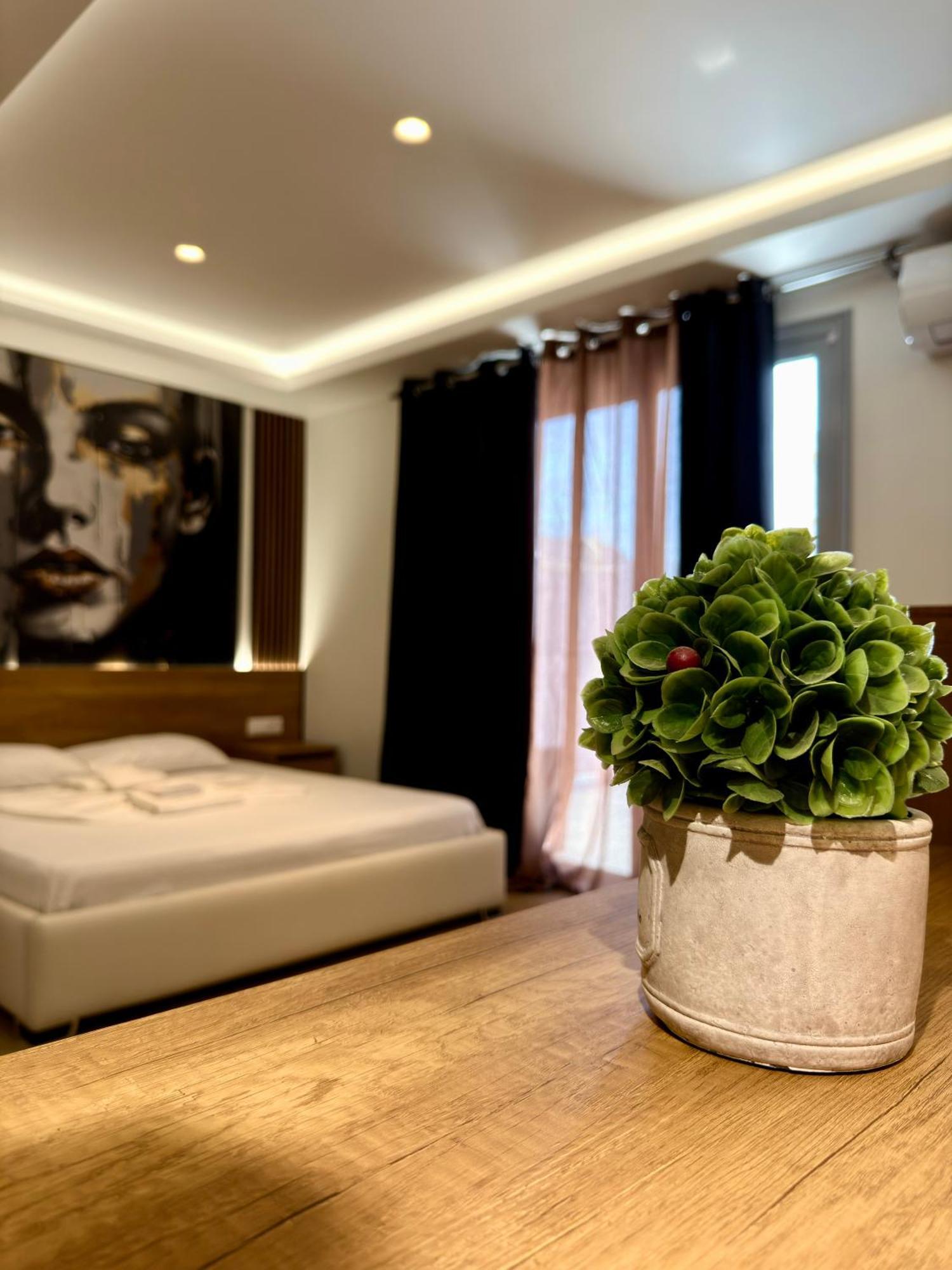 Fori'S Rooms Himare Exterior photo